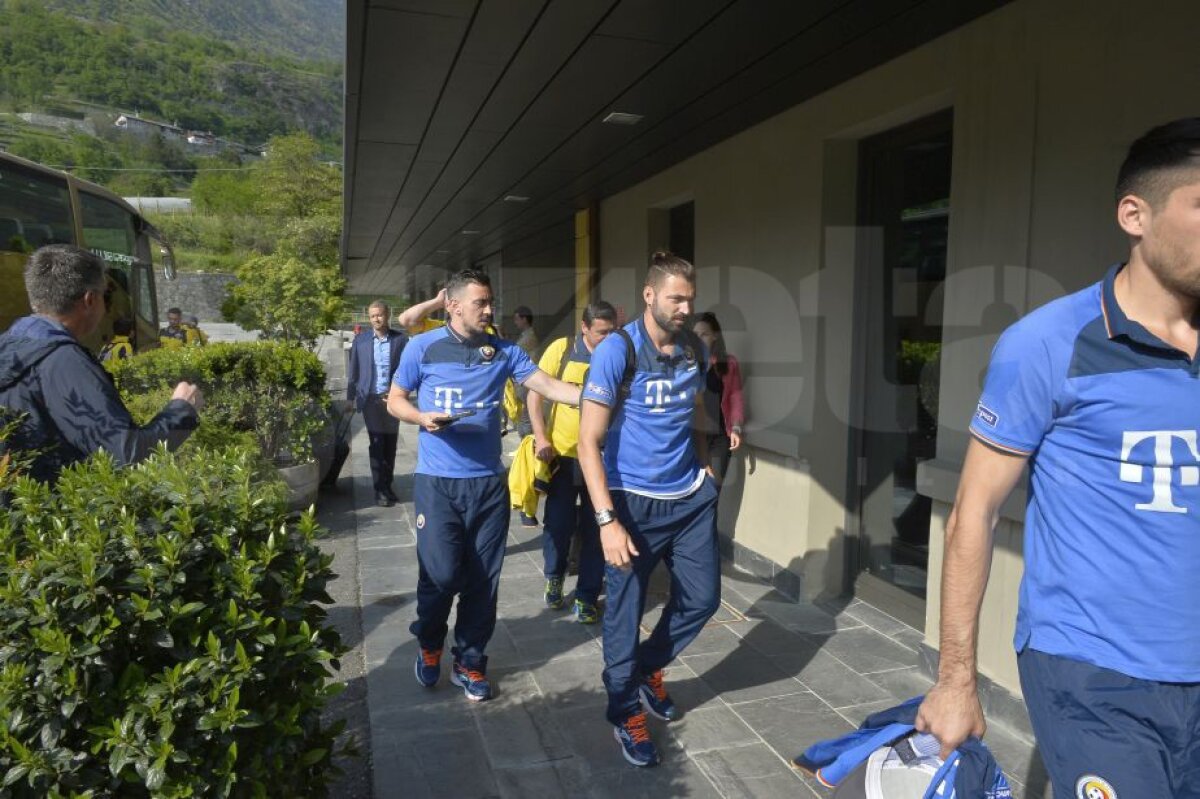 VIDEO+FOTO "Tricolorii" au ajuns în Italia cu zâmbetul pe buze