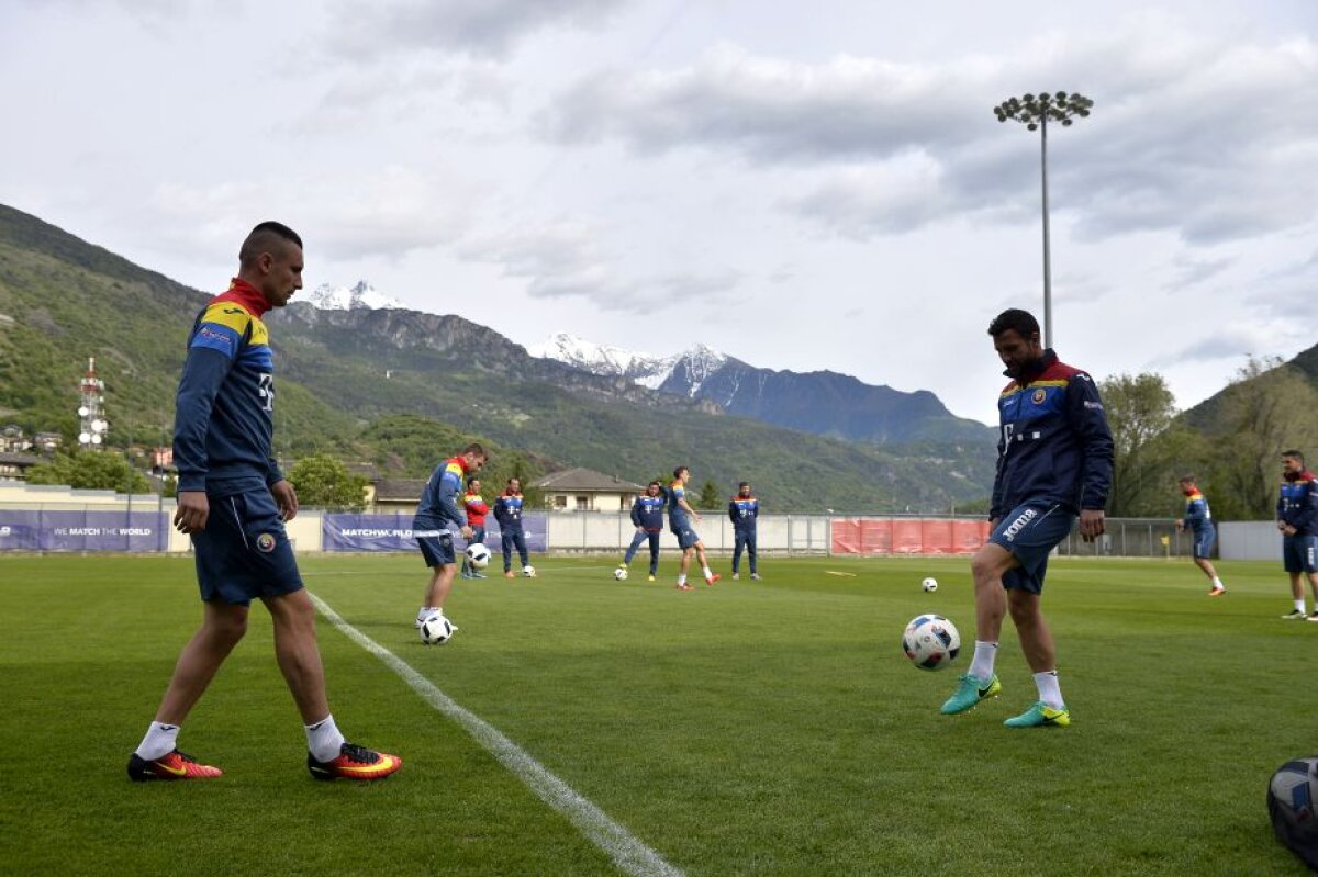 VIDEO + FOTO Imagini de la antrenamentul României » Iordănescu a avut o surpriză pentru jucători