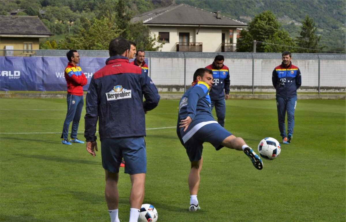 VIDEO + FOTO Imagini de la antrenamentul României » Iordănescu a avut o surpriză pentru jucători