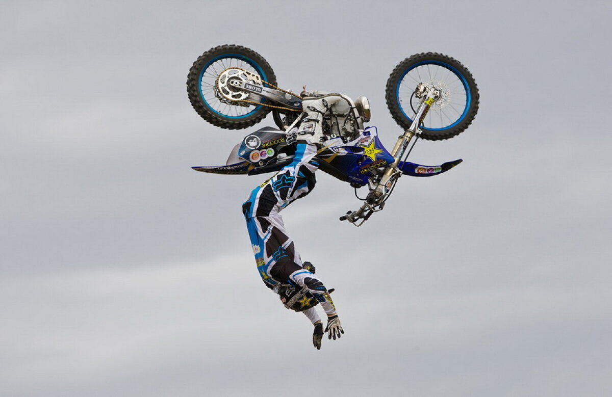 EXCLUSIV » GSP.RO a stat de vorbă cu doi dintre cei mai cunoscuți rideri FMX din lume! Sâmbătă de la ora 13:30 vor face un show unic în Piața Constituției