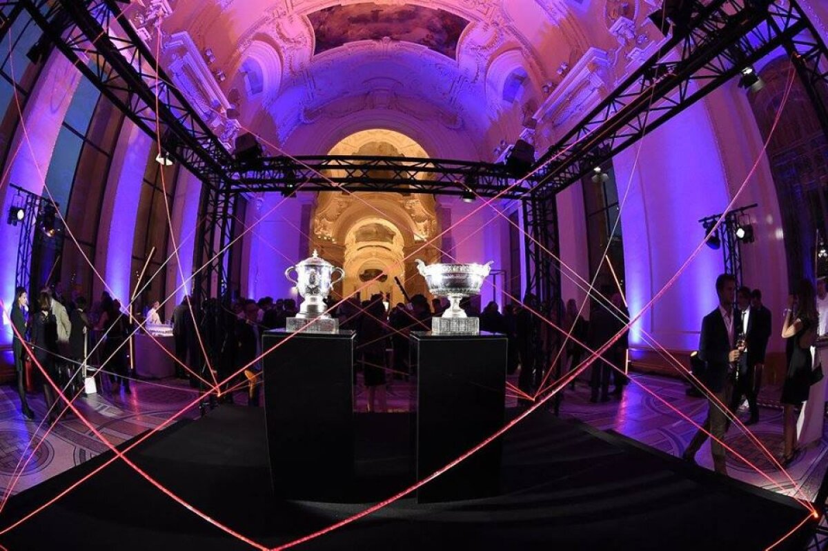 GALERIE FOTO Simona Halep a atras toate privirile la petrecerea jucătoarelor de la Roland Garros » Cum s-a îmbrăcat românca