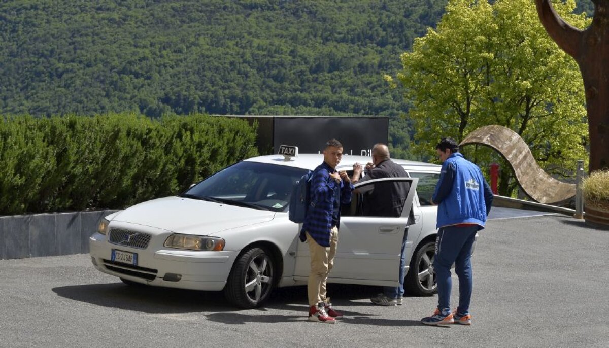 GALERIE FOTO Torje a ajuns în cantonamentul naționalei! A mers 86 de kilometri cu taxiul și a cerut chitanță la sfârșit :)