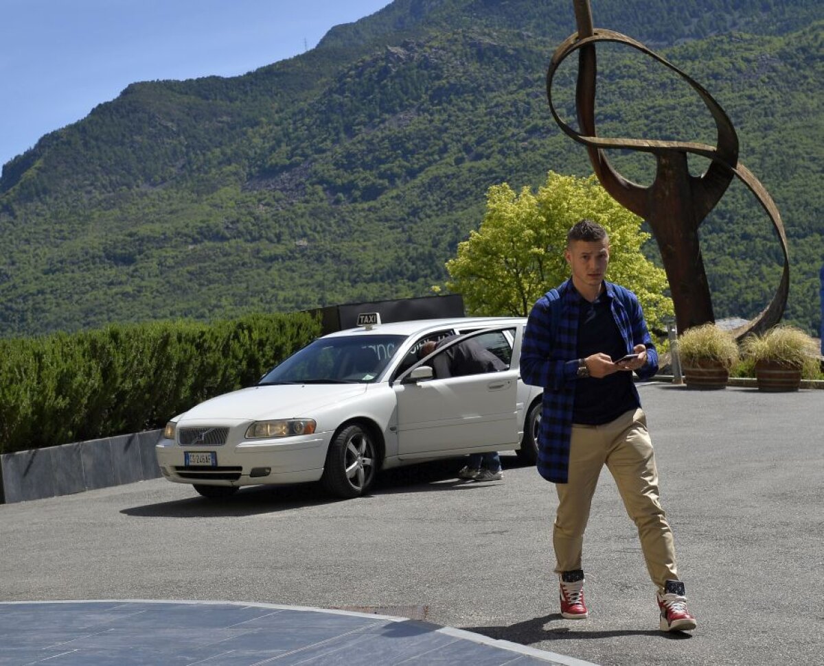 GALERIE FOTO Torje a ajuns în cantonamentul naționalei! A mers 86 de kilometri cu taxiul și a cerut chitanță la sfârșit :)