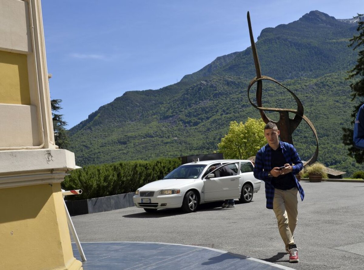 GALERIE FOTO Torje a ajuns în cantonamentul naționalei! A mers 86 de kilometri cu taxiul și a cerut chitanță la sfârșit :)