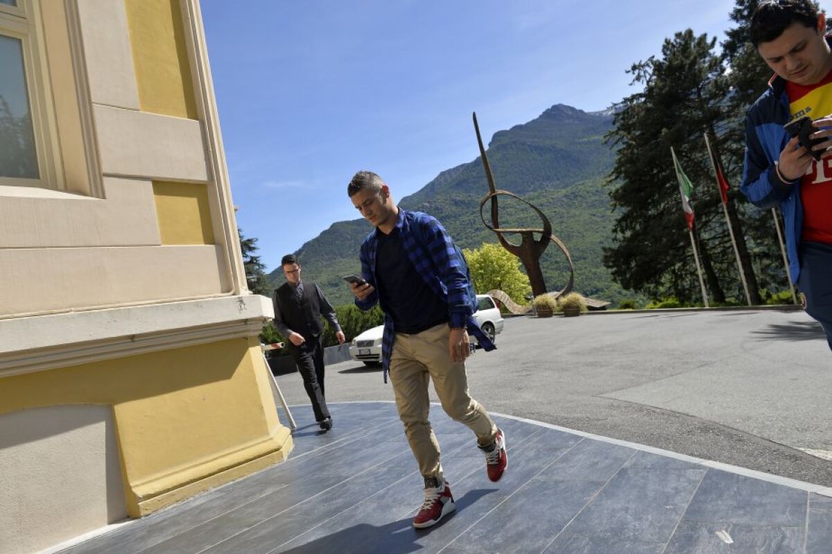 GALERIE FOTO Torje a ajuns în cantonamentul naționalei! A mers 86 de kilometri cu taxiul și a cerut chitanță la sfârșit :)