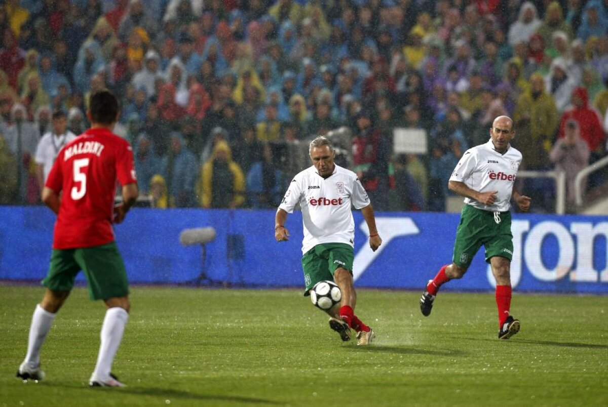 VIDEO+FOTO Prietenii lui Stoichkov și echipa lui Maldini, într-o partidă de zile mari » 3 români legendari au fost pe gazon