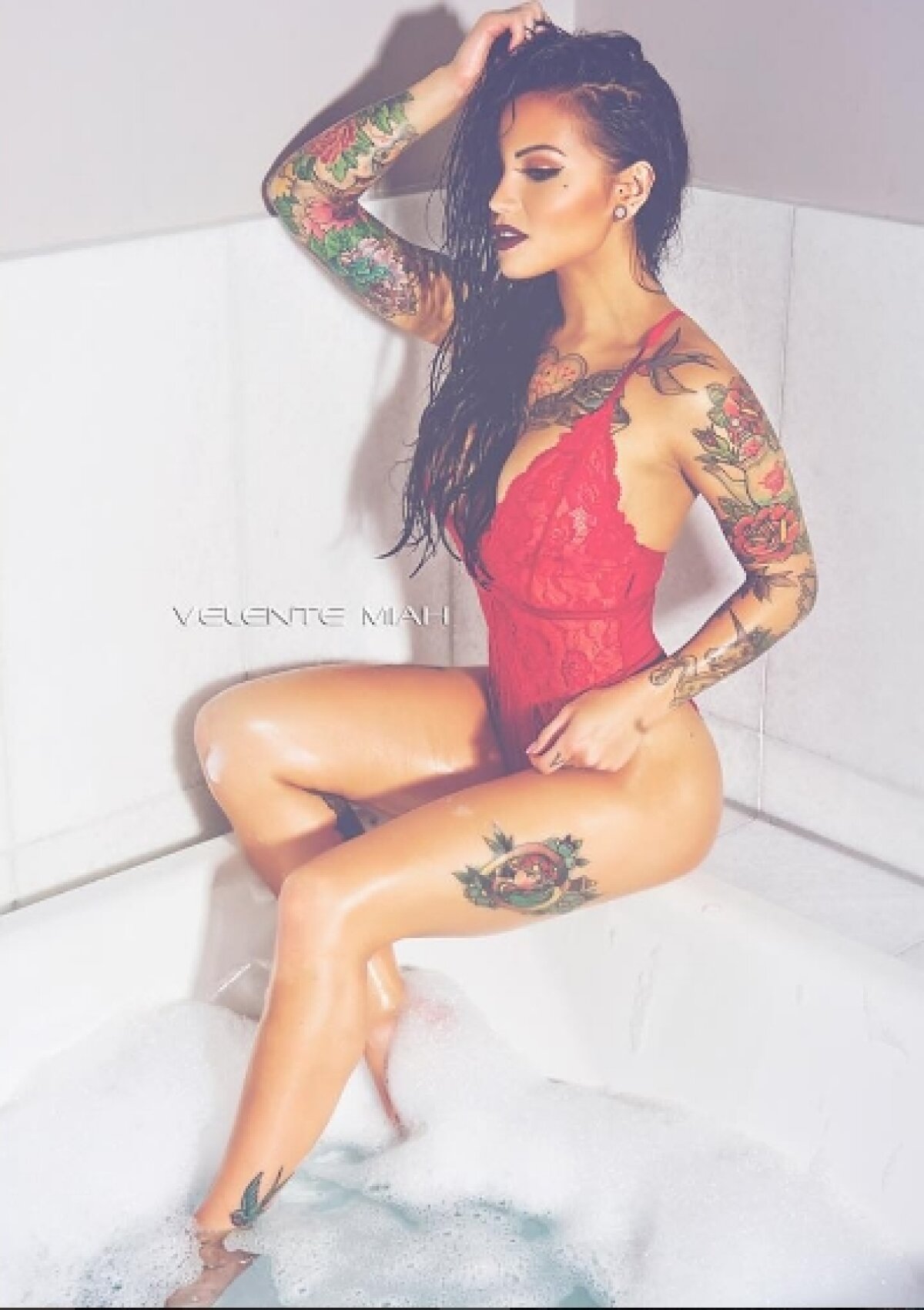 GALERIE FOTO Azi joacă finala Cupei Angliei, dar el are deja cel mai râvnit trofeu » Cum arată cea mai hot iubită de fotbalist din Premier League