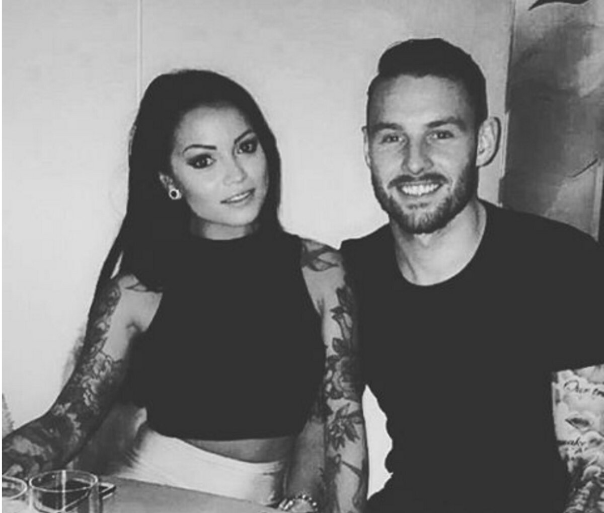 GALERIE FOTO Azi joacă finala Cupei Angliei, dar el are deja cel mai râvnit trofeu » Cum arată cea mai hot iubită de fotbalist din Premier League