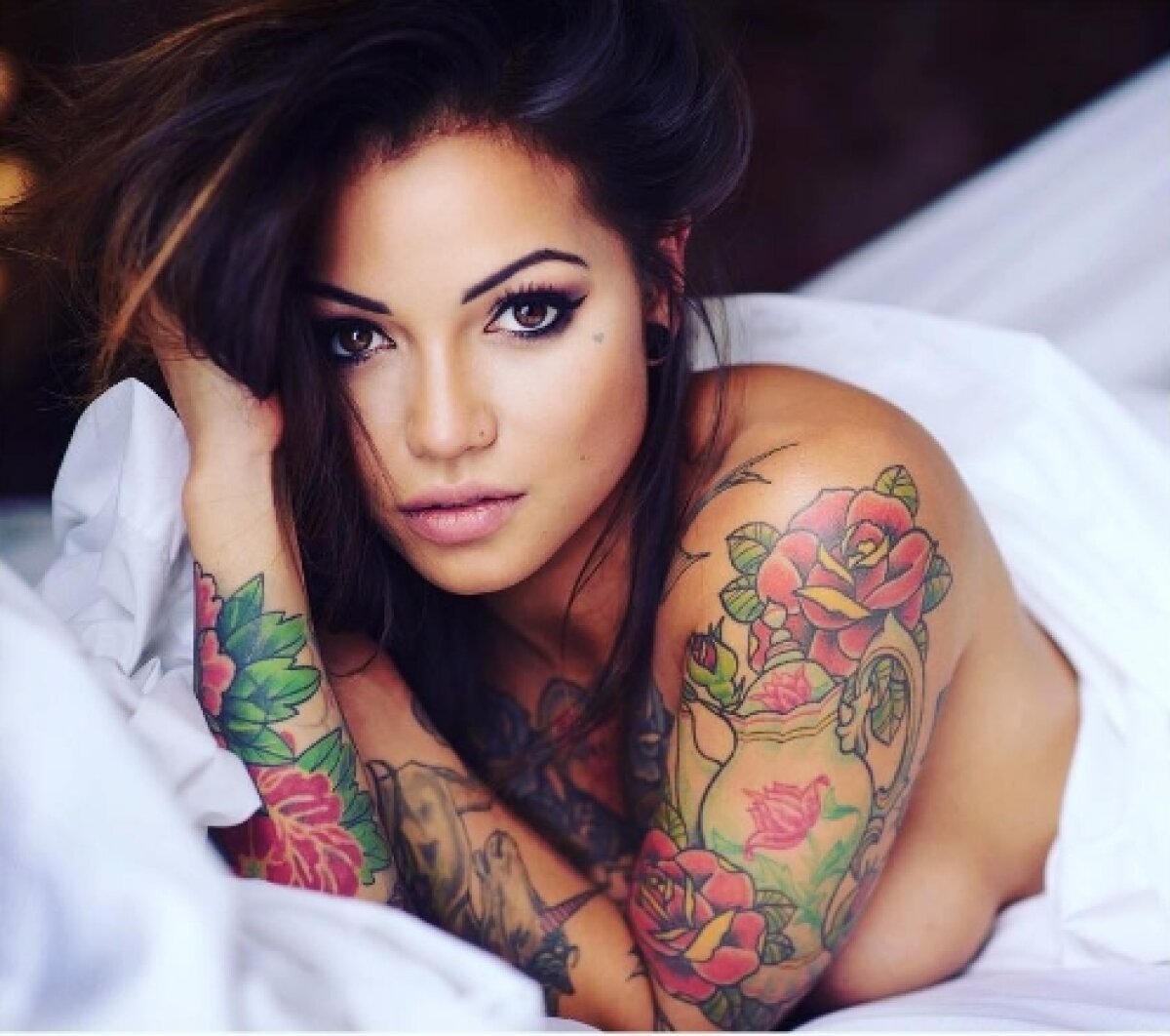 GALERIE FOTO Azi joacă finala Cupei Angliei, dar el are deja cel mai râvnit trofeu » Cum arată cea mai hot iubită de fotbalist din Premier League