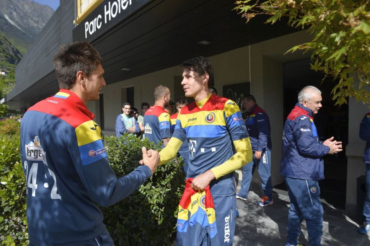 GALERIE FOTO + VIDEO Generalul, indulgent cu "tricolorii" » Iordănescu a fost cool, azi, la întâlnirea cu suporterii ;)