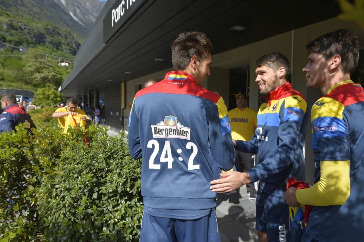 GALERIE FOTO + VIDEO Generalul, indulgent cu "tricolorii" » Iordănescu a fost cool, azi, la întâlnirea cu suporterii ;)