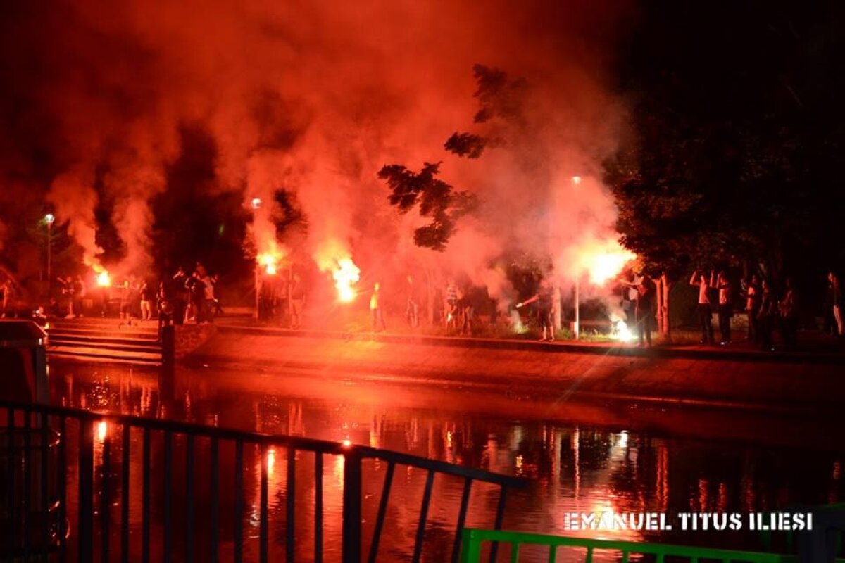 VIDEO + FOTO Petrecere în Timișoara » ASU Poli, echipa suporterilor, a promovat în Liga a 2-a