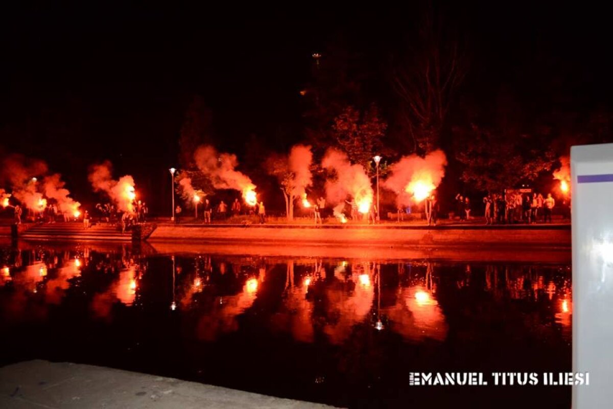 VIDEO + FOTO Petrecere în Timișoara » ASU Poli, echipa suporterilor, a promovat în Liga a 2-a