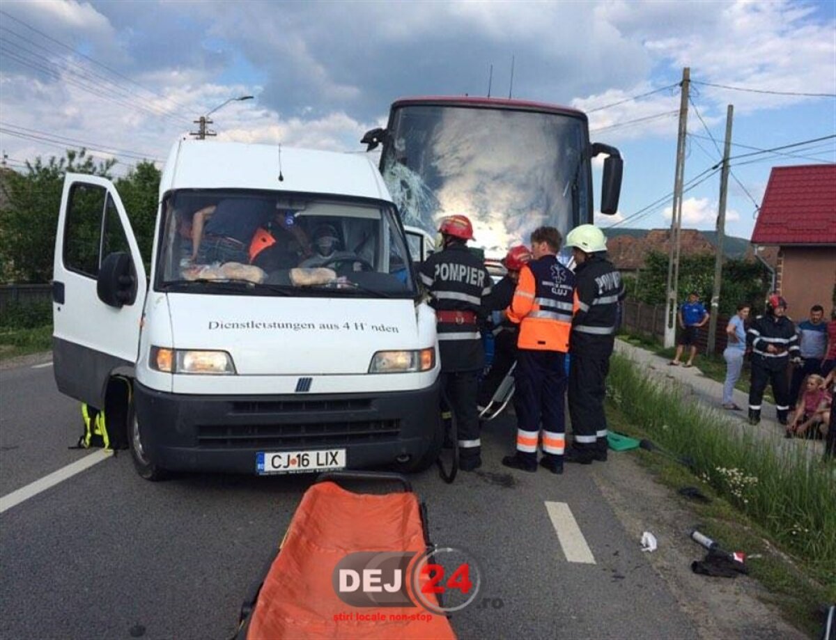 VIDEO + FOTO Autocarul unei echipe din Liga a 2-a a fost implicat într-un accident! Pompierii, Ambulanța și Poliția au venit imediat la fața locului