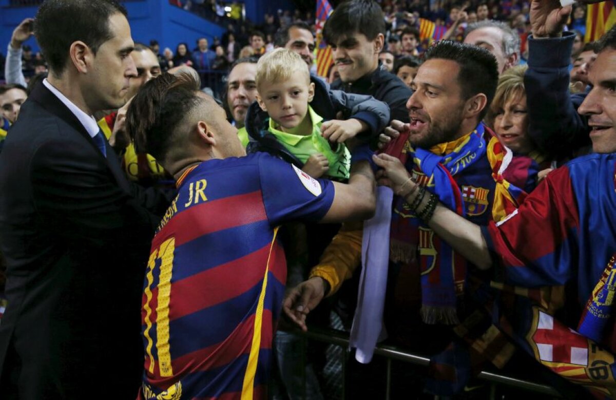 GALERIE FOTO Imagini senzaționale cu fotbaliștii Barcelonei sărbătorind alături de copiii lor