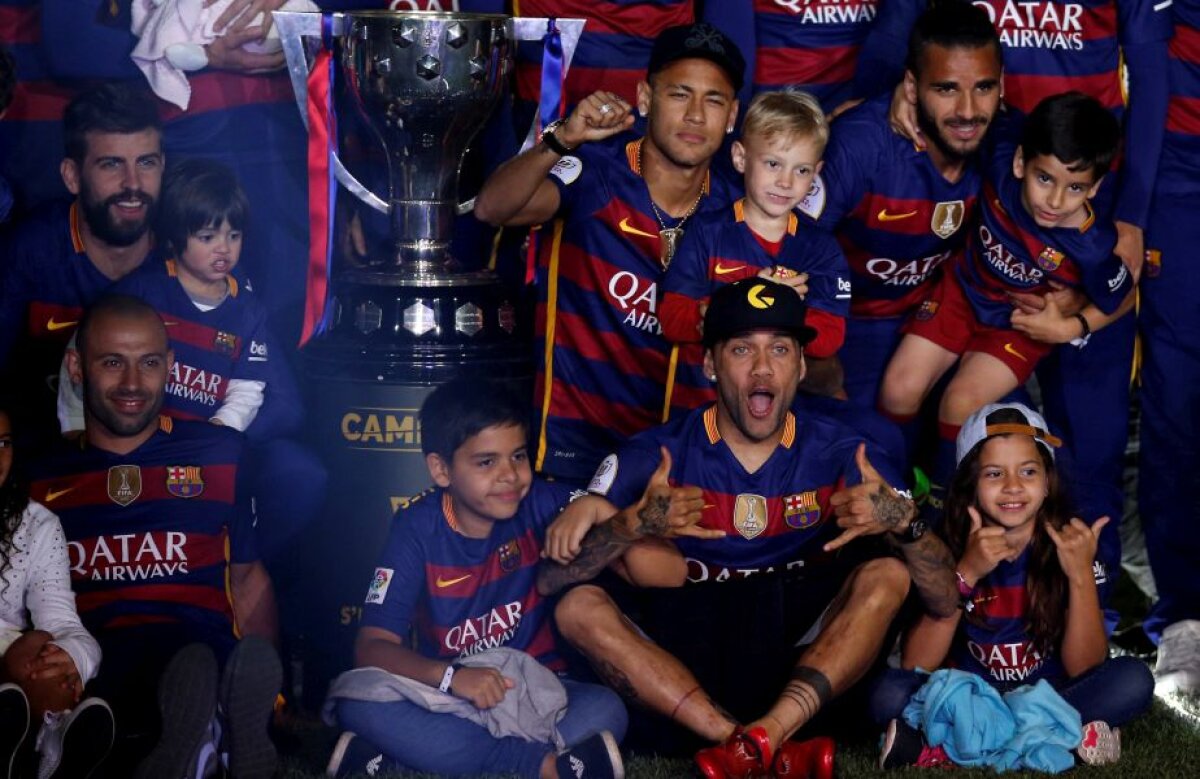 VIDEO + FOTO Foc de artificii pe Camp Nou în fața a 50.000 de spectatori pentru a sărbători dubla campionat+cupă » De ce au lipsit Messi și Suarez