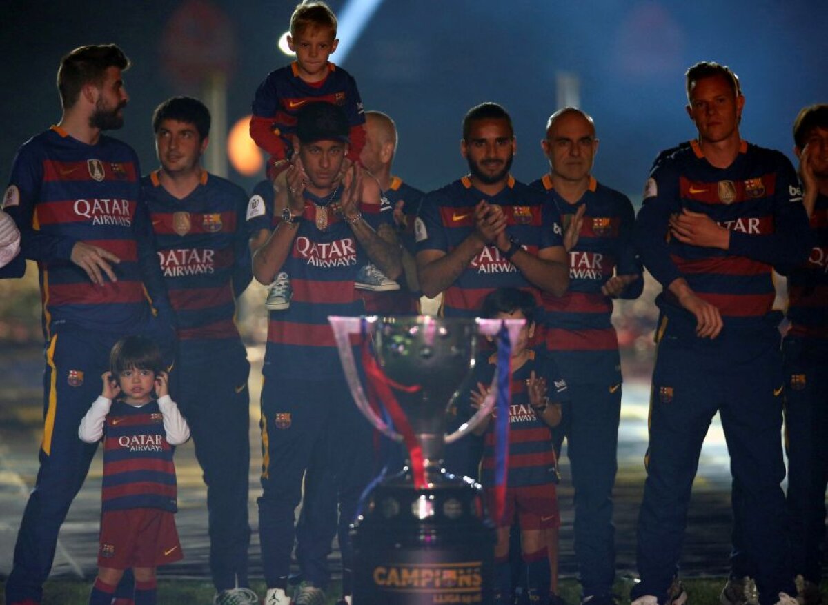 VIDEO + FOTO Foc de artificii pe Camp Nou în fața a 50.000 de spectatori pentru a sărbători dubla campionat+cupă » De ce au lipsit Messi și Suarez