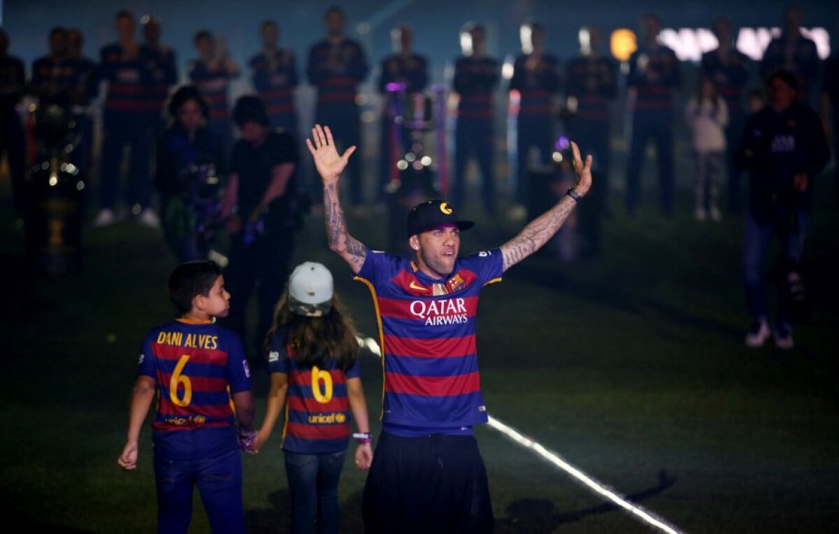 VIDEO + FOTO Foc de artificii pe Camp Nou în fața a 50.000 de spectatori pentru a sărbători dubla campionat+cupă » De ce au lipsit Messi și Suarez