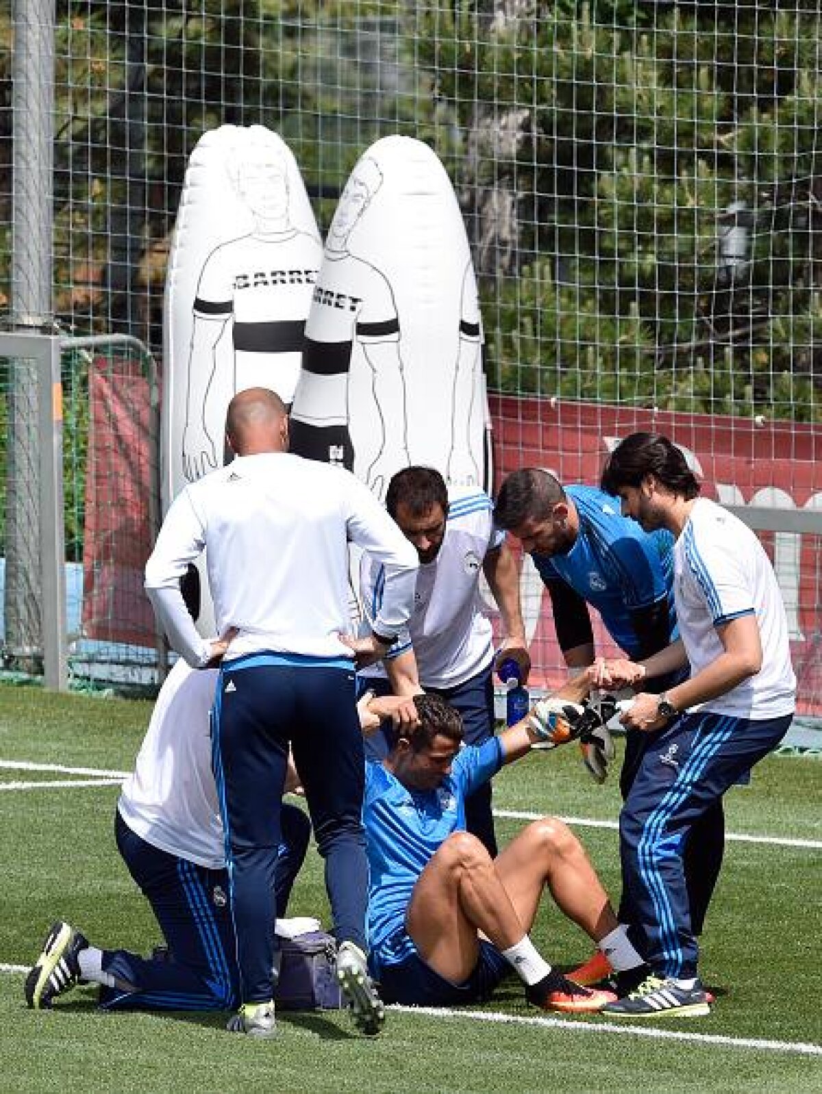 FOTO Alertă la Real Madrid » Cristiano Ronaldo a părăsit accidentat antrenamentul de azi! Prima reacție a portughezului