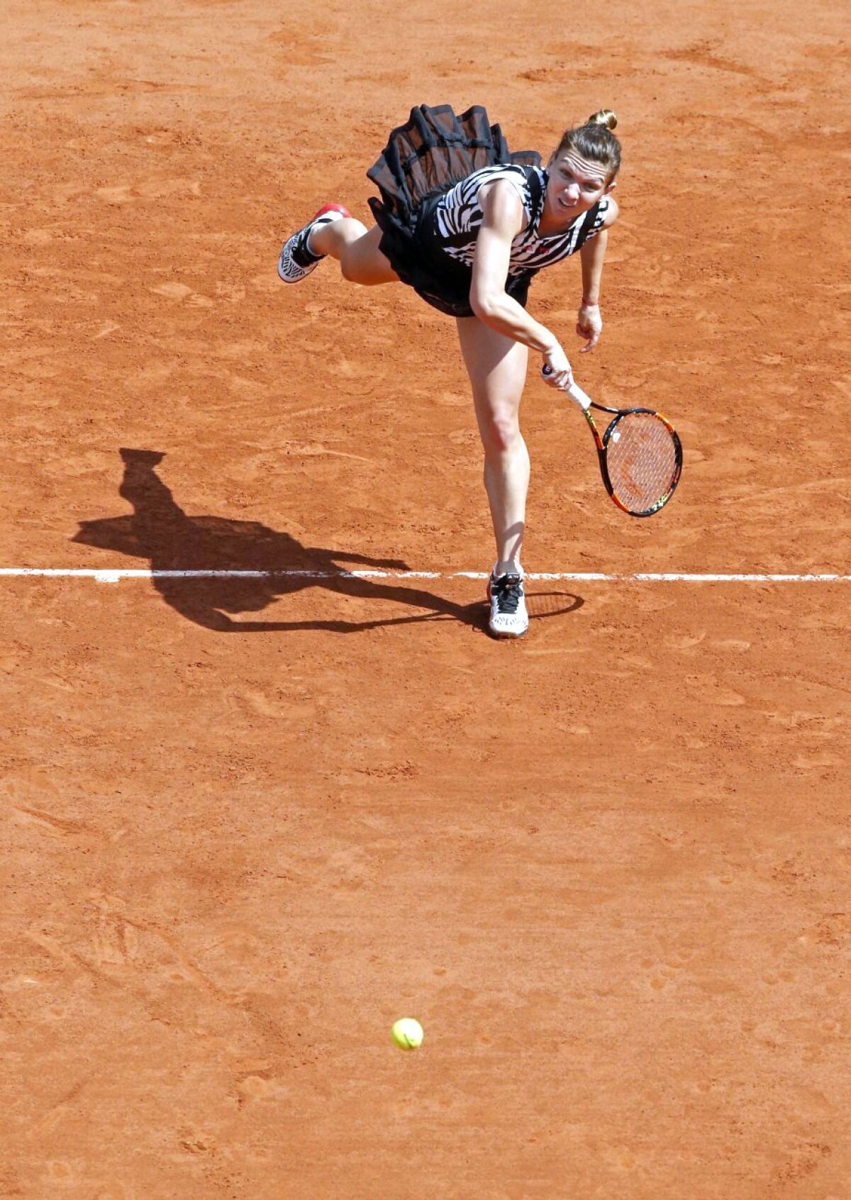 Simona Halep s-a calificat în turul 3 de la Roland Garros și a fost intervievată de Ilie Năstase » Își cunoaște următoarea adversară