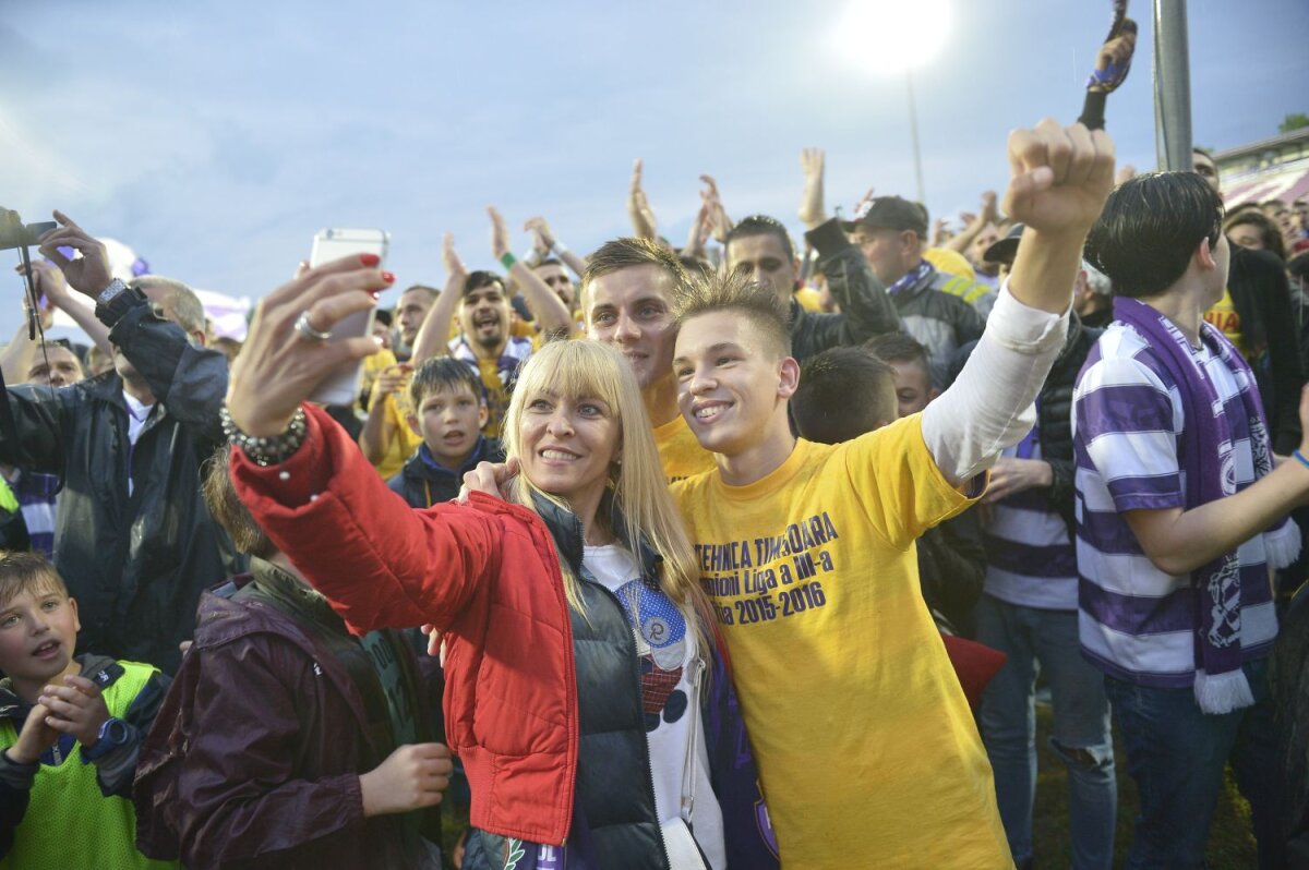 FOTO Au scris istorie! ASU e prima echipă a fanilor care ajunge în Liga a 2-a din România