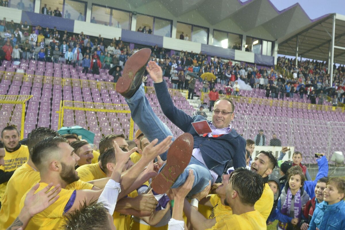 FOTO Au scris istorie! ASU e prima echipă a fanilor care ajunge în Liga a 2-a din România