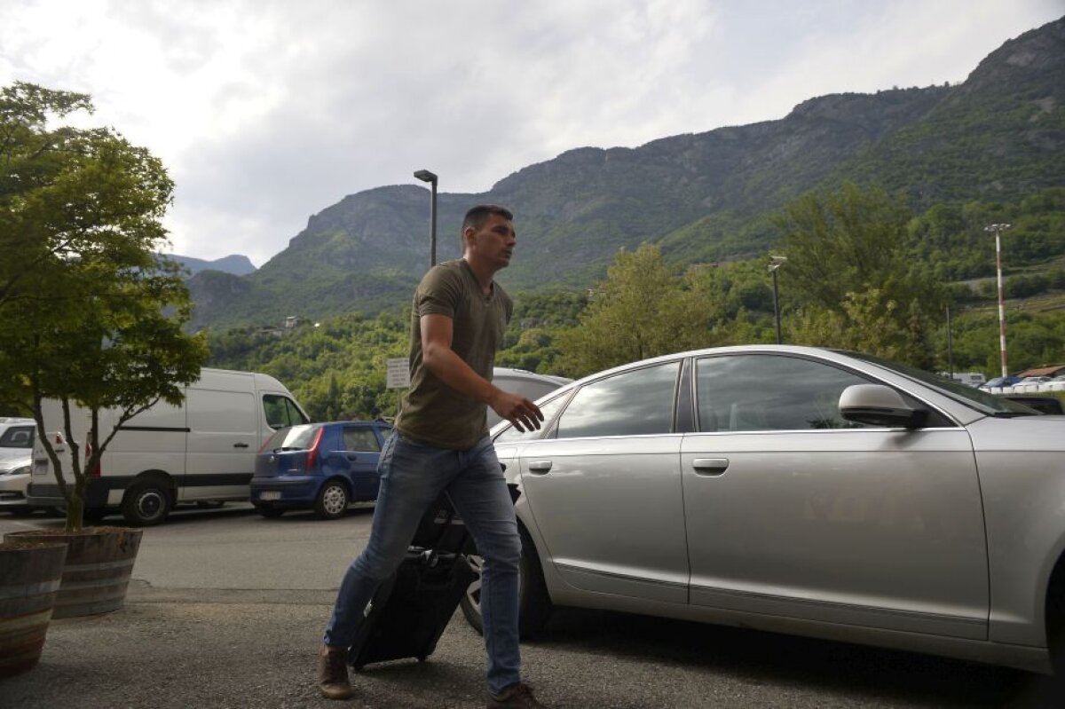 GALERIE FOTO Hoban a ajuns în Italia după 12 ore pe drum: "Am ținut-o numai într-o petrecere"