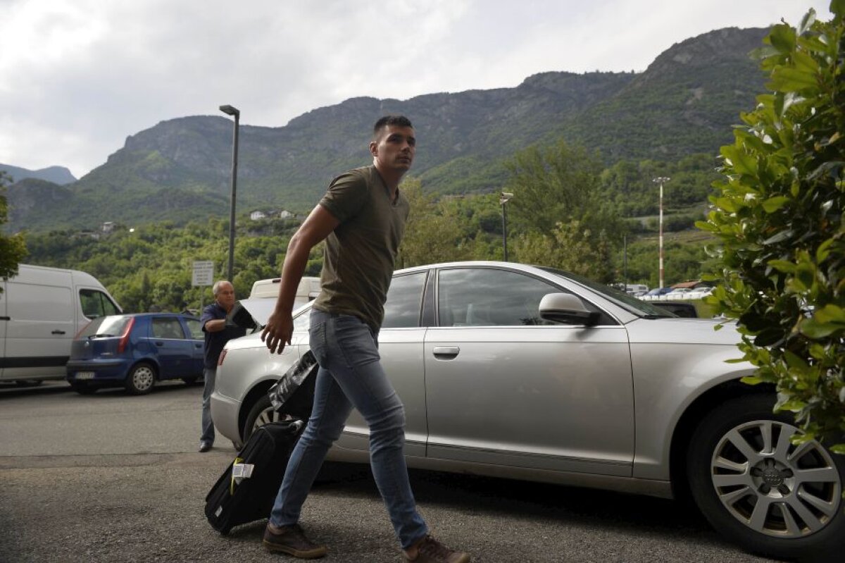 GALERIE FOTO Hoban a ajuns în Italia după 12 ore pe drum: "Am ținut-o numai într-o petrecere"