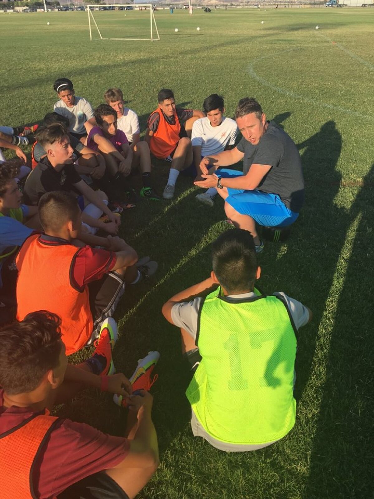 GALERIE FOTO Nu poate sta departe de iarbă! Reghecampf, profesor pentru o zi la academia sa de fotbal din Statele Unite