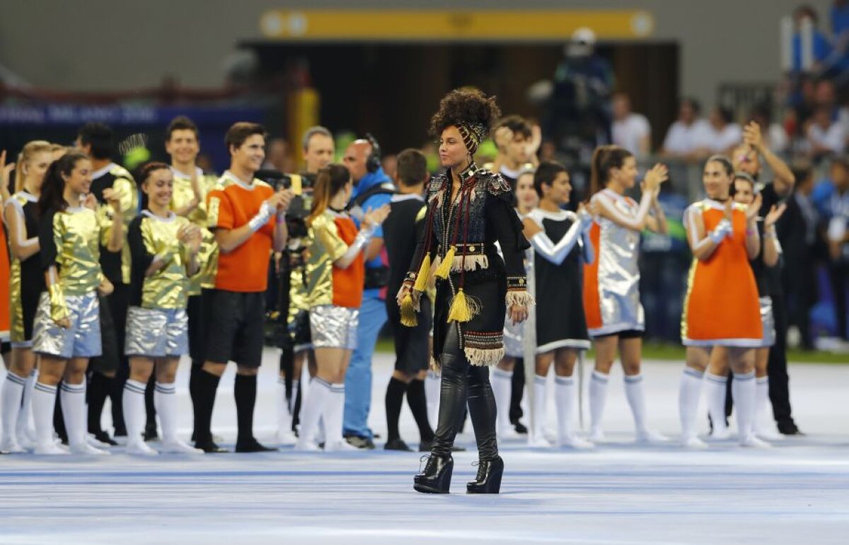 GALERIE FOTO Spectacol total pe San Siro, la finala Ligii Campionilor! Peluzele, Alicia Keys și Andrea Bocelli au dat recitaluri