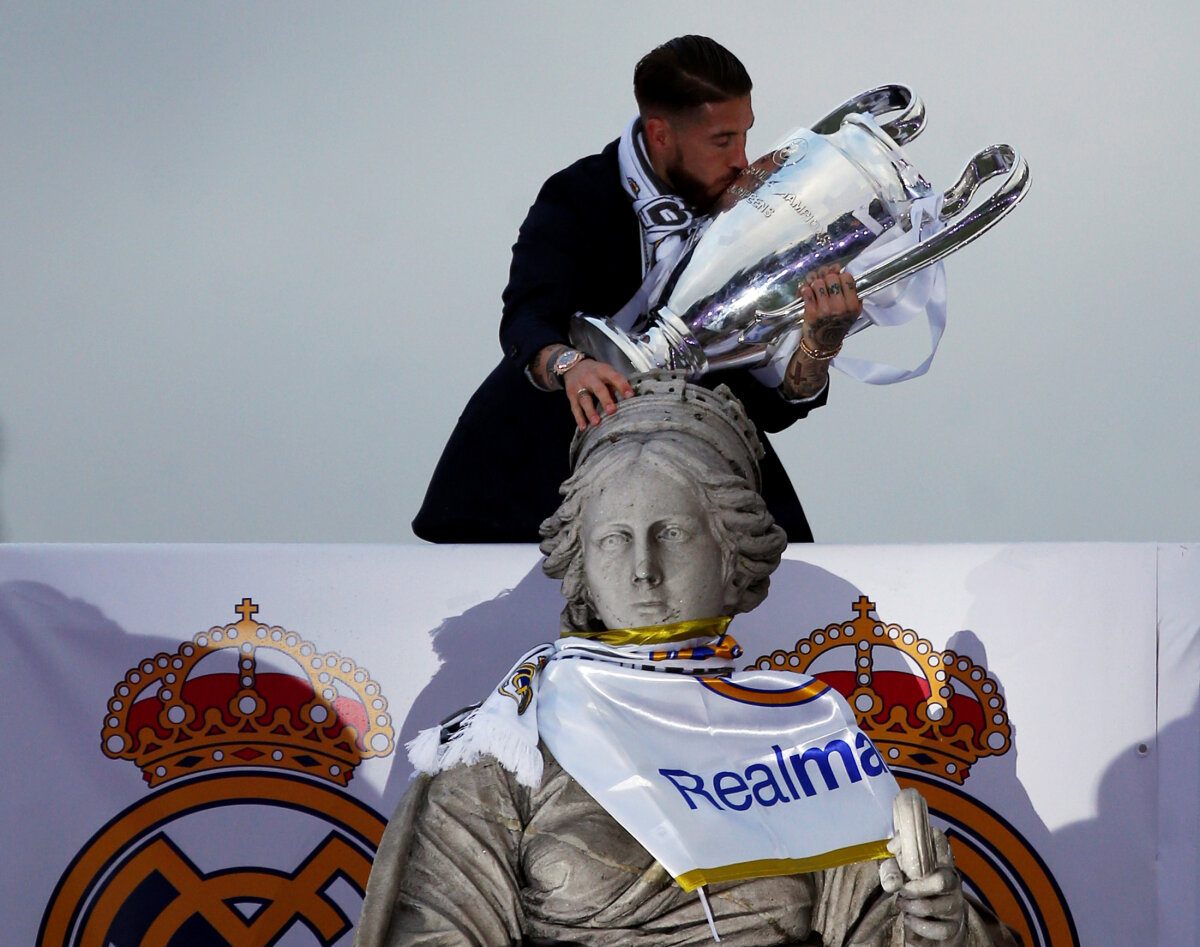 VIDEO + FOTO Nebunie pe străzile din Madrid: 30.000 de oameni au sărbătorit câștigarea Champions League: "Madrileni, Europa e a voastră"