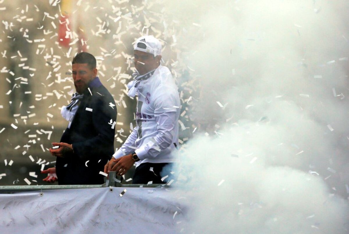 VIDEO + FOTO Nebunie pe străzile din Madrid: 30.000 de oameni au sărbătorit câștigarea Champions League: "Madrileni, Europa e a voastră"