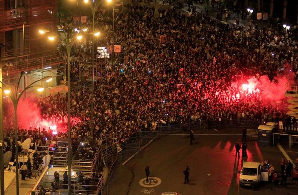 VIDEO + FOTO Nebunie pe străzile din Madrid: 30.000 de oameni au sărbătorit câștigarea Champions League: "Madrileni, Europa e a voastră"