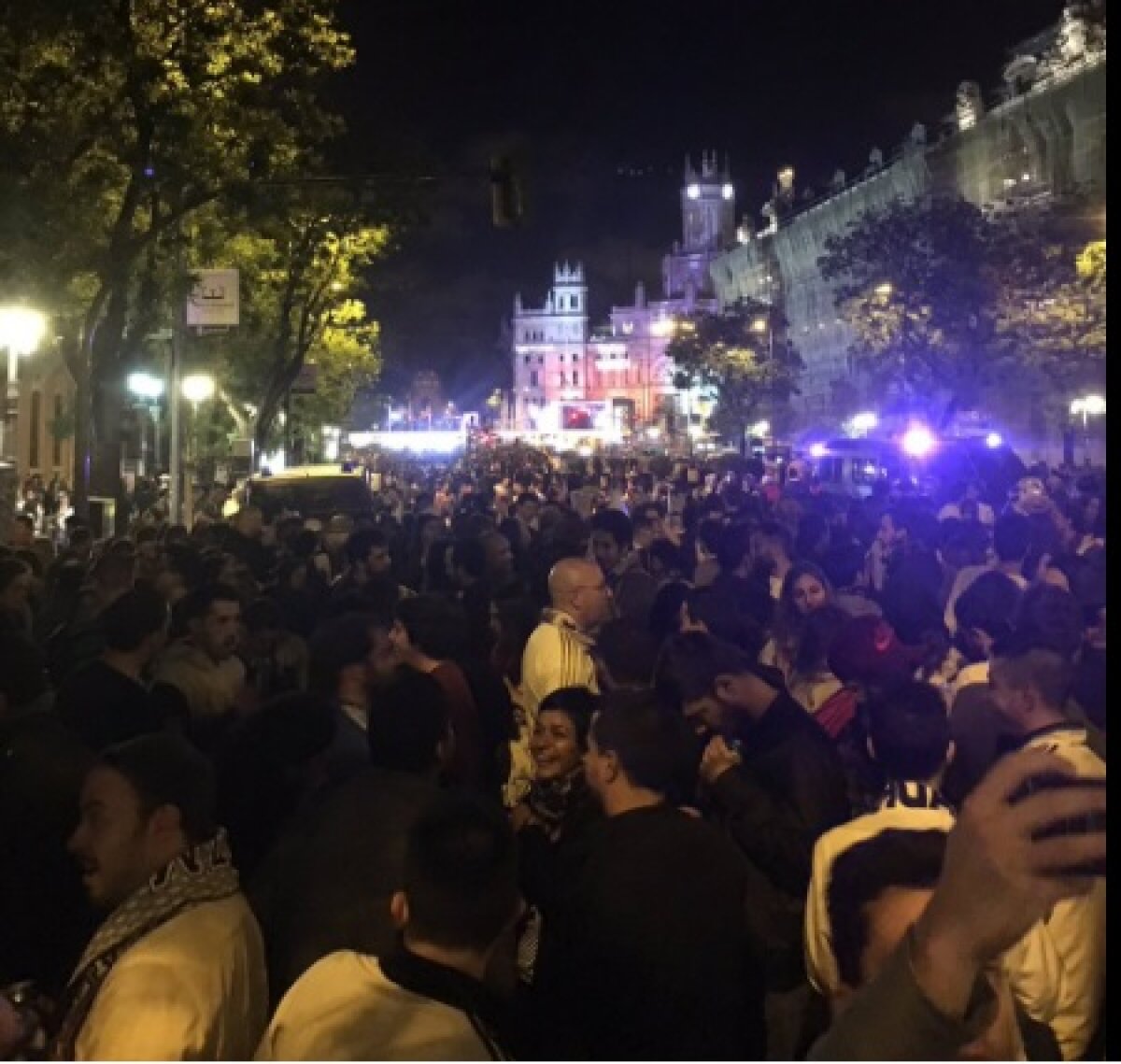 VIDEO + FOTO Nebunie pe străzile din Madrid: 30.000 de oameni au sărbătorit câștigarea Champions League: "Madrileni, Europa e a voastră"