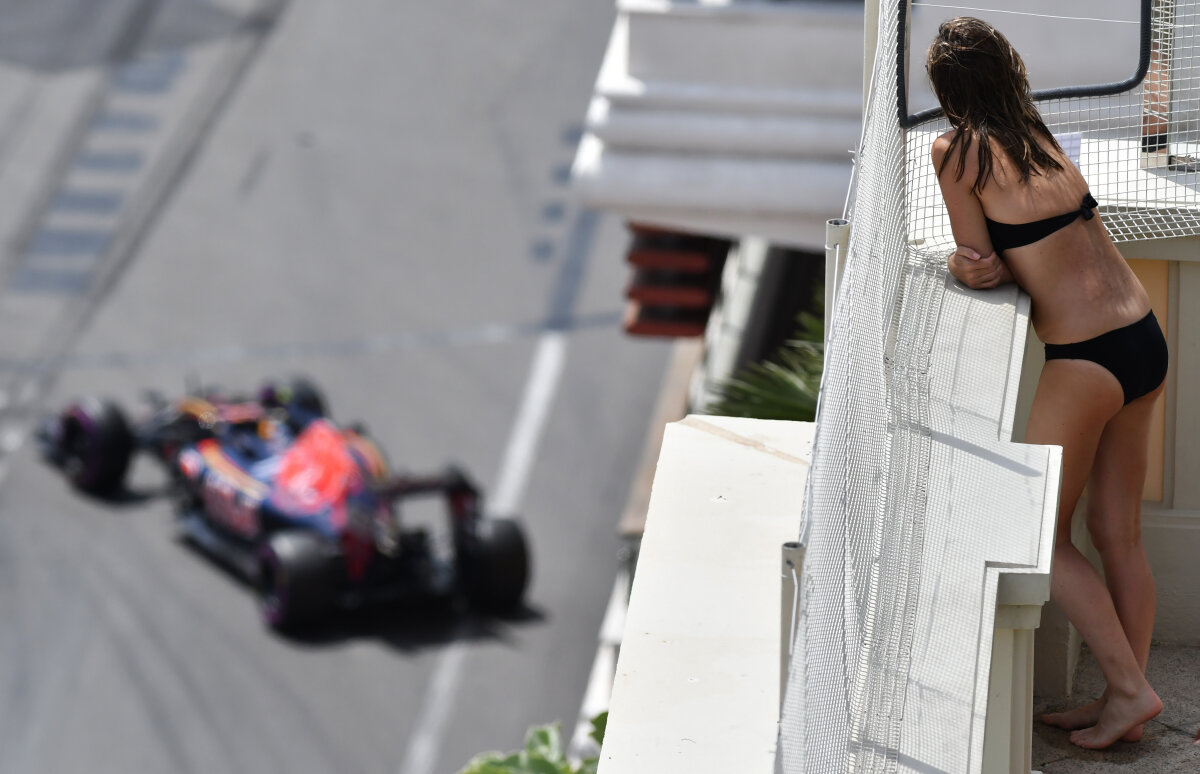 FOTO Cele mai tari imagini de la Marele Premiu din Monte Carlo: au preferat șezlongul și bronzatul în loc să îi vadă pe Hamilton și Vettel! :)