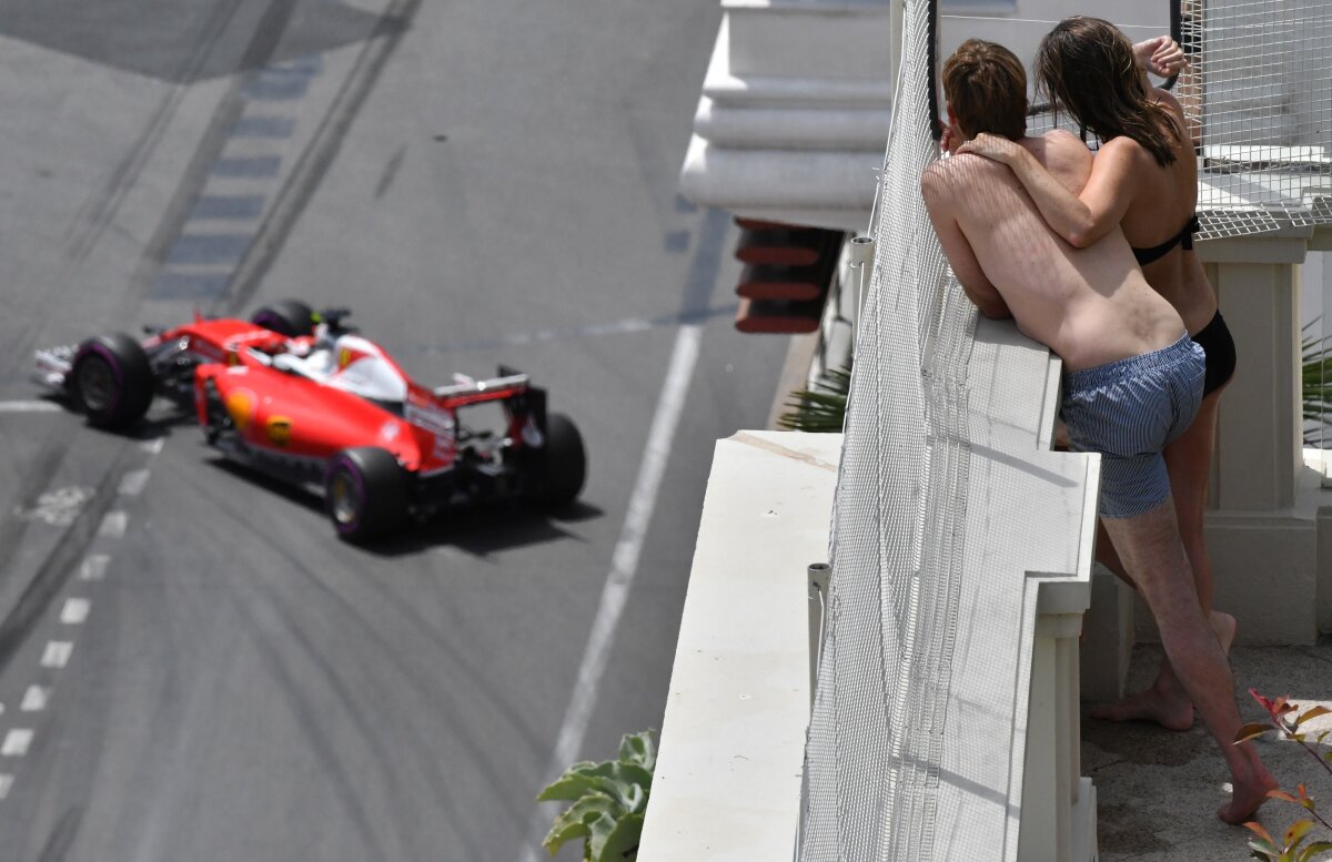 FOTO Cele mai tari imagini de la Marele Premiu din Monte Carlo: au preferat șezlongul și bronzatul în loc să îi vadă pe Hamilton și Vettel! :)