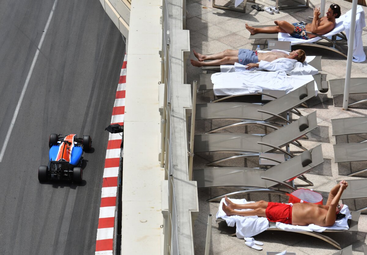 FOTO Cele mai tari imagini de la Marele Premiu din Monte Carlo: au preferat șezlongul și bronzatul în loc să îi vadă pe Hamilton și Vettel! :)