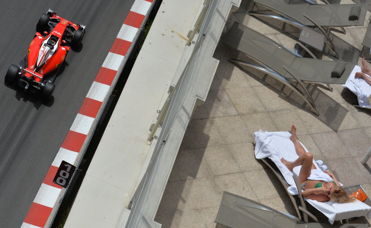 FOTO Cele mai tari imagini de la Marele Premiu din Monte Carlo: au preferat șezlongul și bronzatul în loc să îi vadă pe Hamilton și Vettel! :)