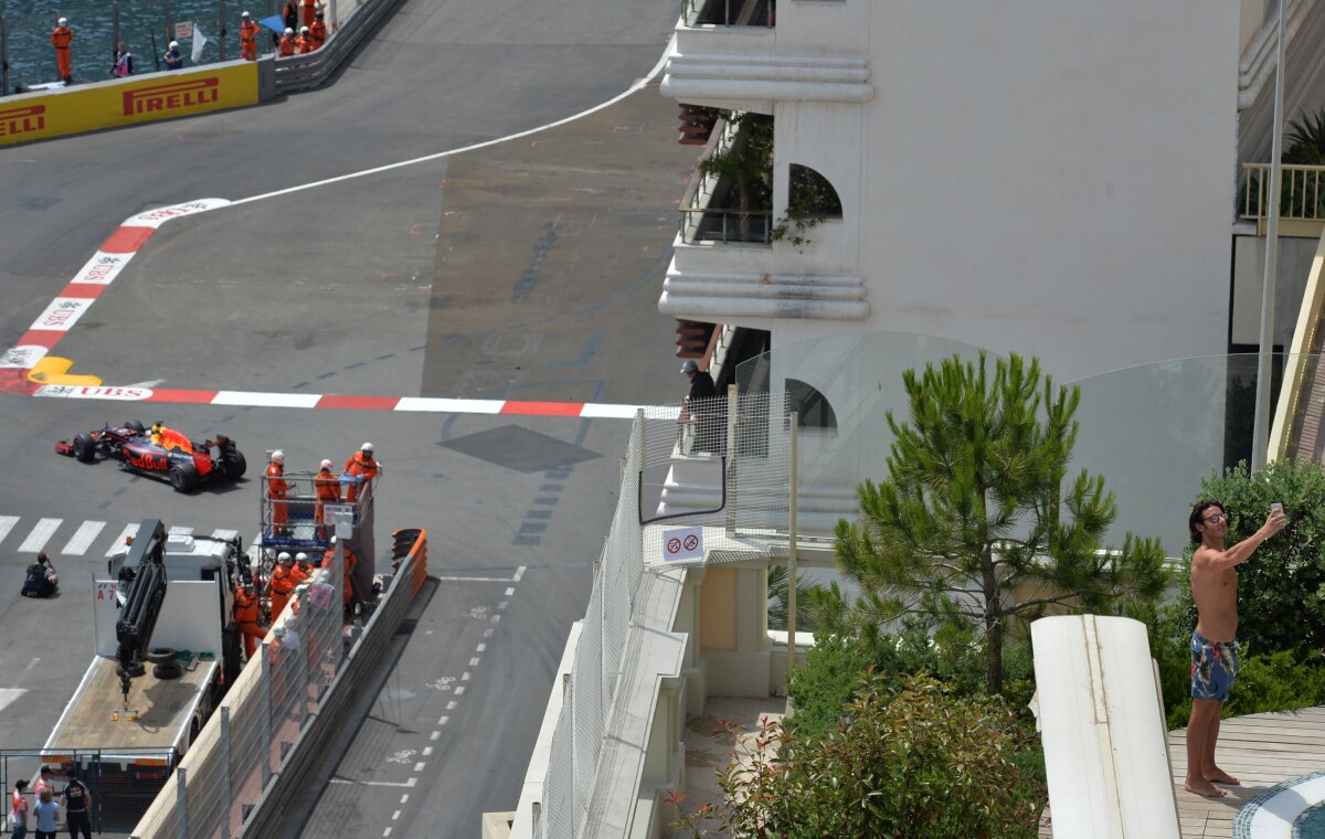 FOTO Cele mai tari imagini de la Marele Premiu din Monte Carlo: au preferat șezlongul și bronzatul în loc să îi vadă pe Hamilton și Vettel! :)