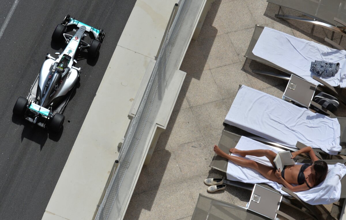 FOTO Cele mai tari imagini de la Marele Premiu din Monte Carlo: au preferat șezlongul și bronzatul în loc să îi vadă pe Hamilton și Vettel! :)