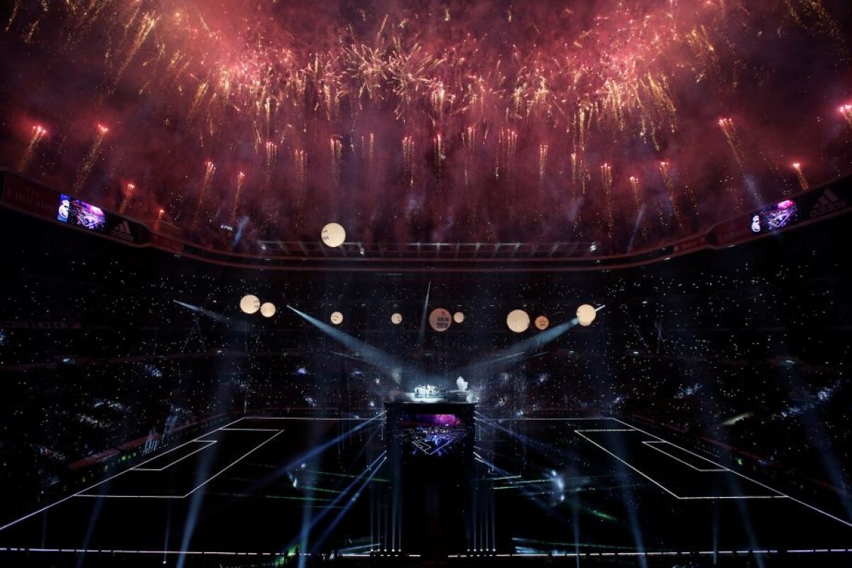 FOTO + VIDEO Fiesta la Madrid » Jucătorii lui Real au prezentat trofeul Champions League! Spectacol de senzație pe "Santiago Bernabeu"