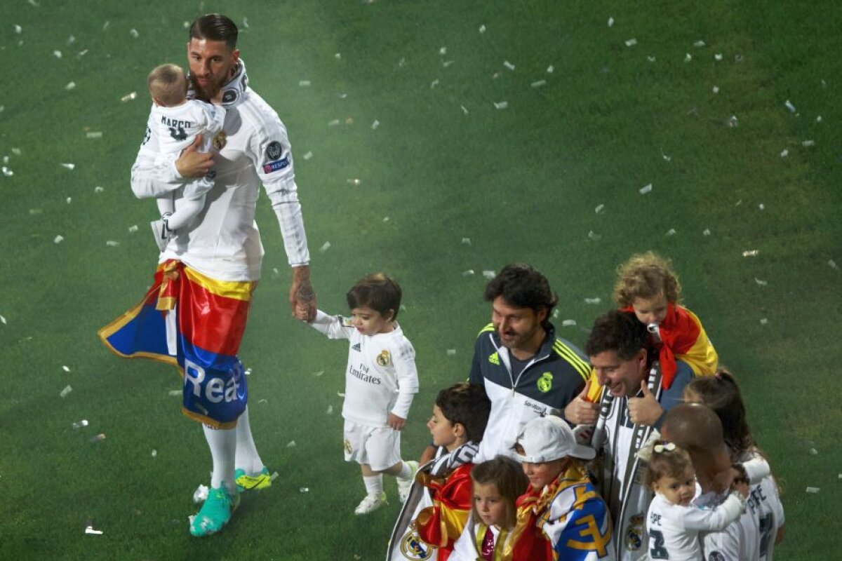 FOTO + VIDEO Fiesta la Madrid » Jucătorii lui Real au prezentat trofeul Champions League! Spectacol de senzație pe "Santiago Bernabeu"