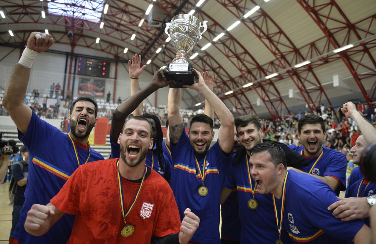 Titlu în alb și roșu » Dinamo a învins CSM București în meciul decisiv și a câștigat campionatul la handbal masculin