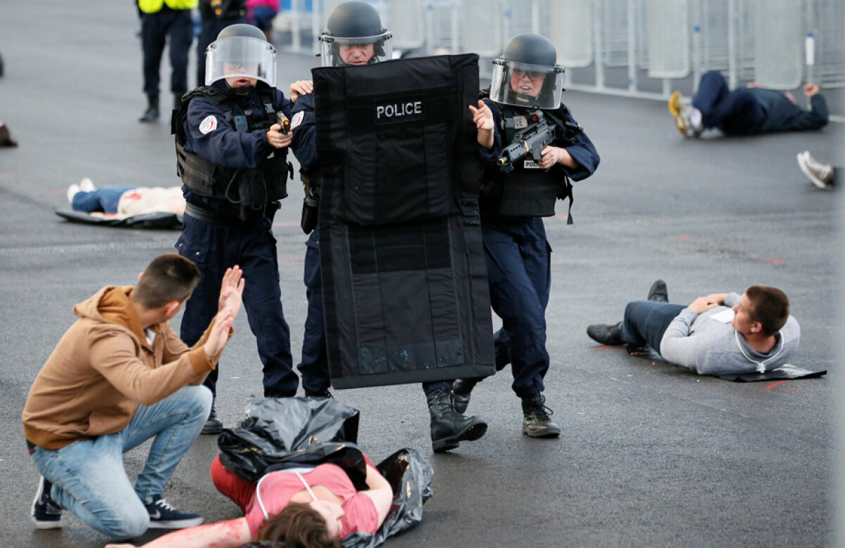 FOTO Asediu! »  Trei simulări de atac terorist într-o singură zi la Stade de France