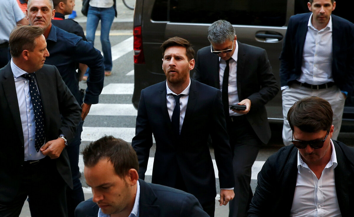 GALERIE FOTO Leo Messi, în boxa acuzaților » Jucătorul și tatăl lui sunt audiați la Tribunalul Barcelona