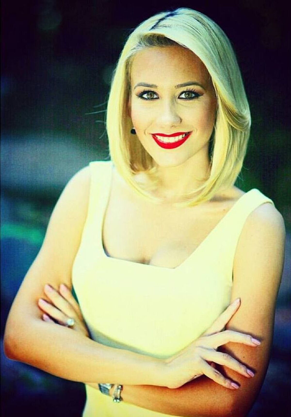 FOTO Blonda de la Drept » Camelia Bălțoi e una dintre cele mai sexy prezentatoare din România