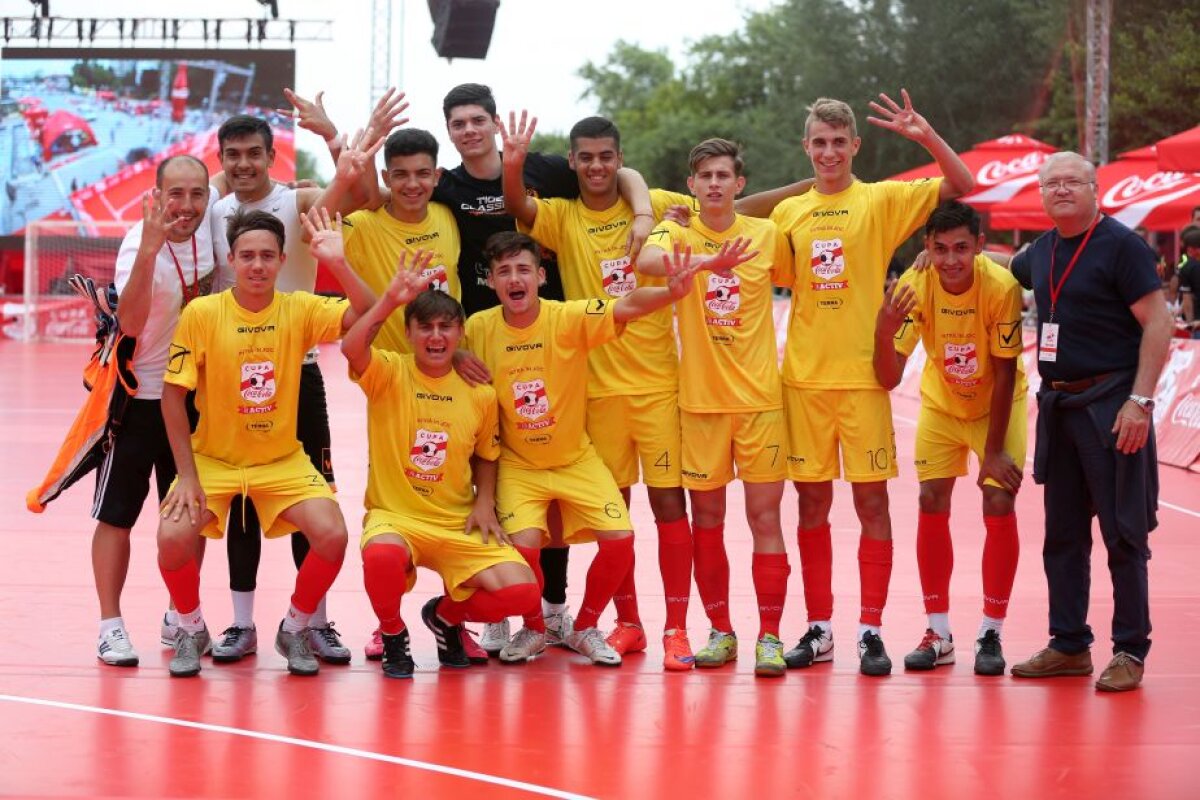 GALERIE FOTO Cupa Coca-Cola și-a desemnat finalistele » Campioana en-titre luptă în continuare pentru titlu