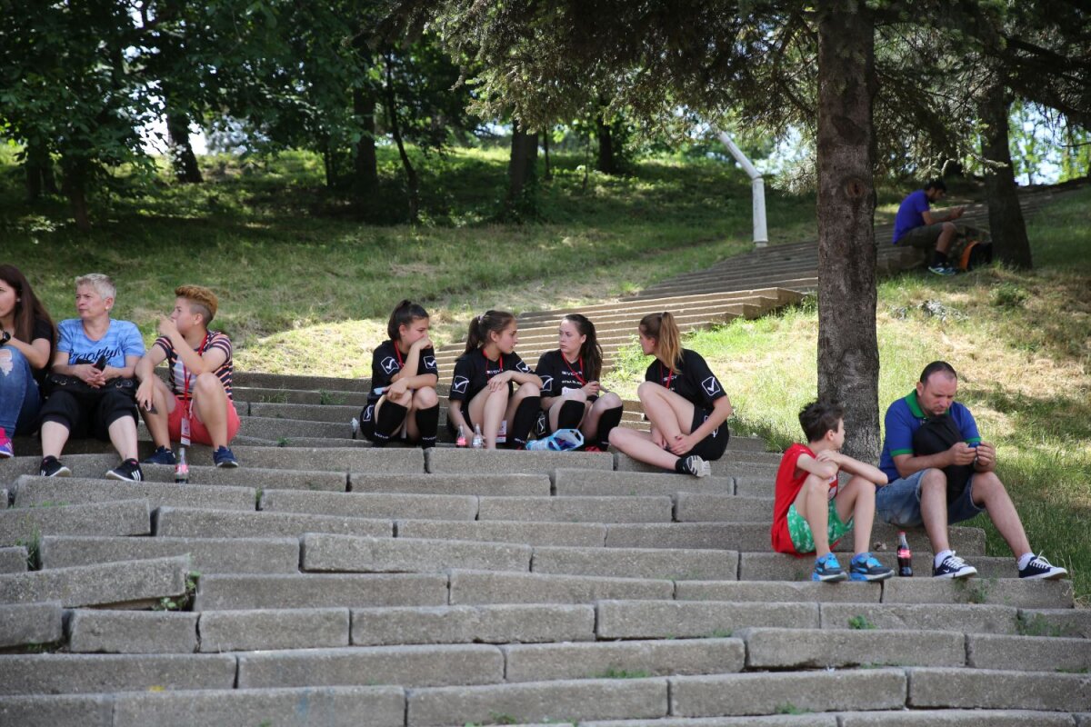 FOTO Fotbal la iarbă verde » Parcul Tineretului a prins viață în prima zi a finalei Cupei Coca-Cola