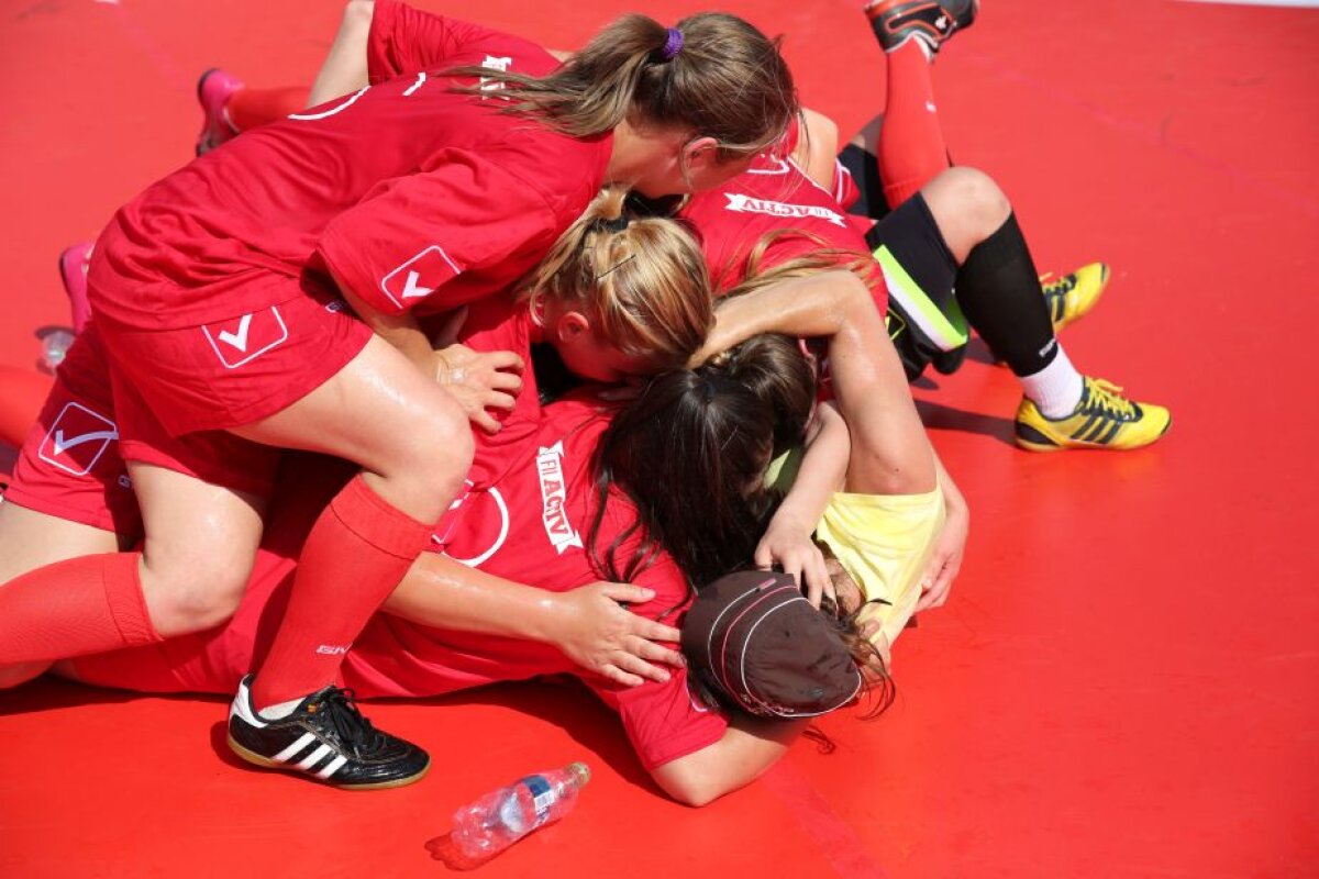 VIDEO+FOTO Bucurie de nedescris în rândul campioanelor Cupei Coca-Cola! » Învinsele au părăsit terenul în lacrimi