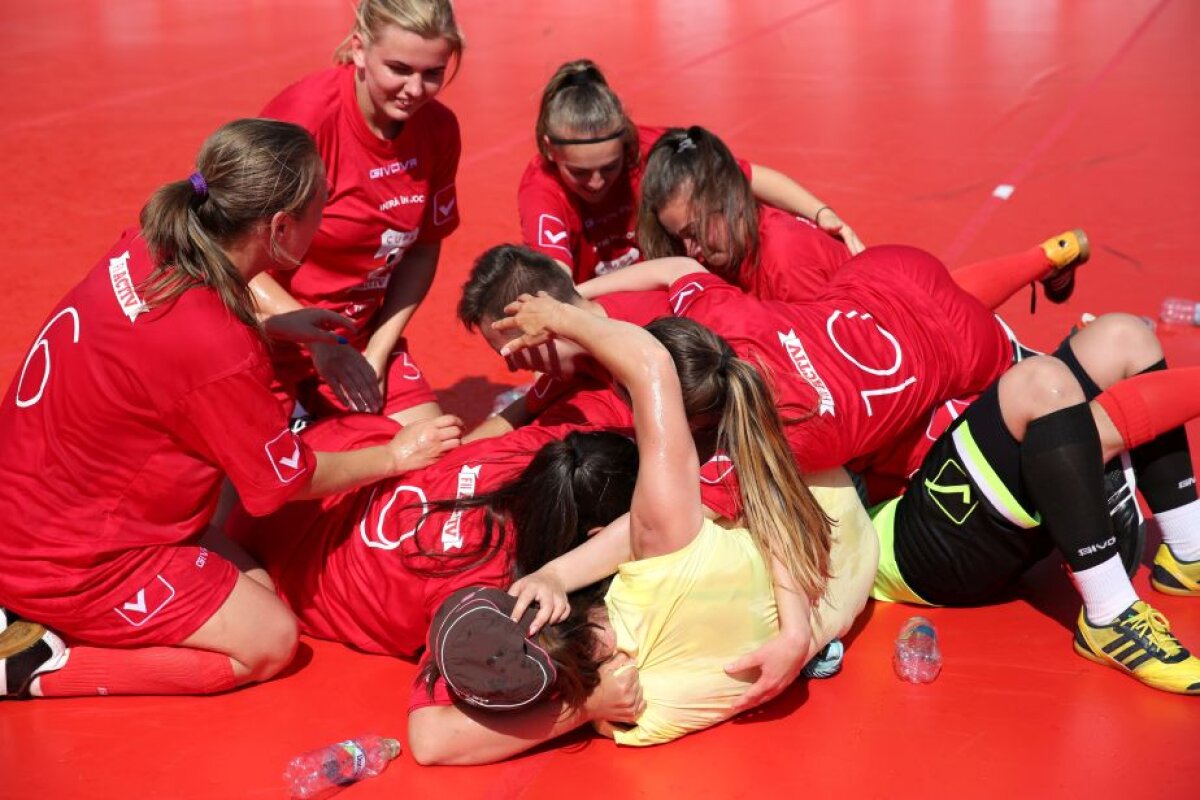 VIDEO+FOTO Bucurie de nedescris în rândul campioanelor Cupei Coca-Cola! » Învinsele au părăsit terenul în lacrimi